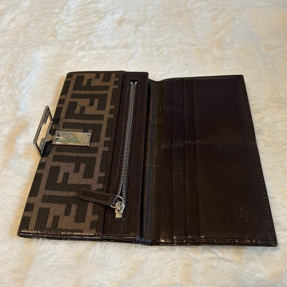 Fendi Black and Brown Classic Wallet - Picture 3 of 9